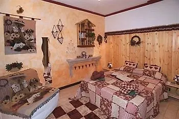 ベッド・アンド・ブレックファスト Ai Due Pini B&B ペスカンティーナ